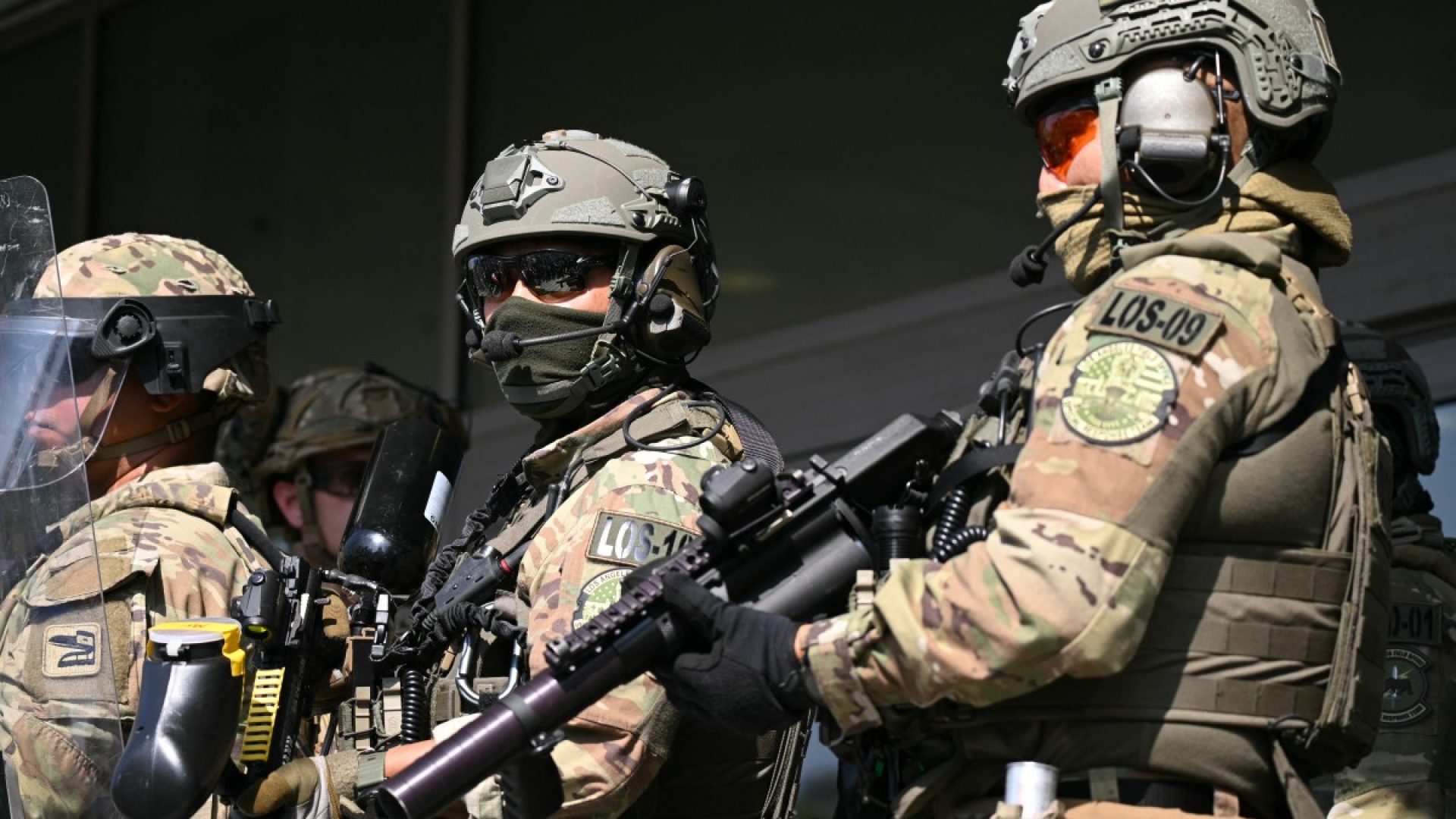 AFP__20250610__49Q62ZM__v1__Preview__UsAgentsProtestersClashAgainInLosAngelesOverImm.jpg