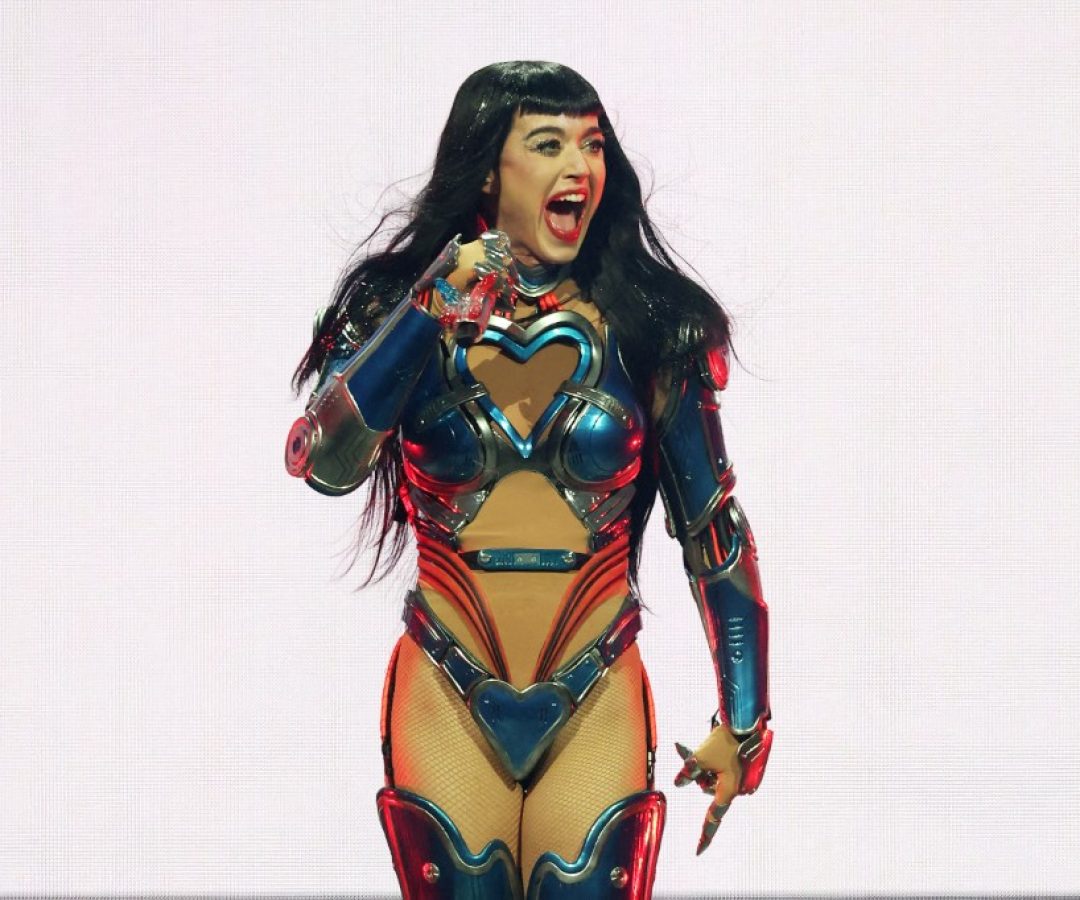 Katy Perry e Justin Trudeau curtem show de Justin Bieber no Coachella em clima de romance