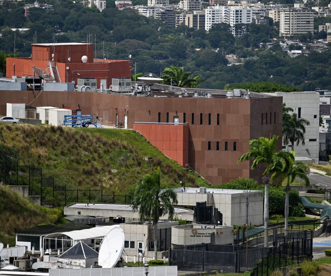 Venezuela alerta EUA sobre plano para plantar explosivos em embaixada americana