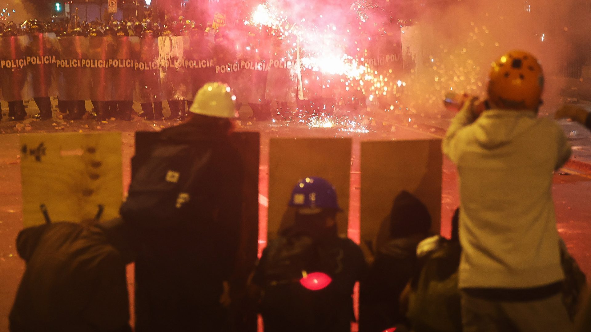 AFP__20251016__78XU83Z__v3__HighRes__PeruPoliticsProtest.jpg