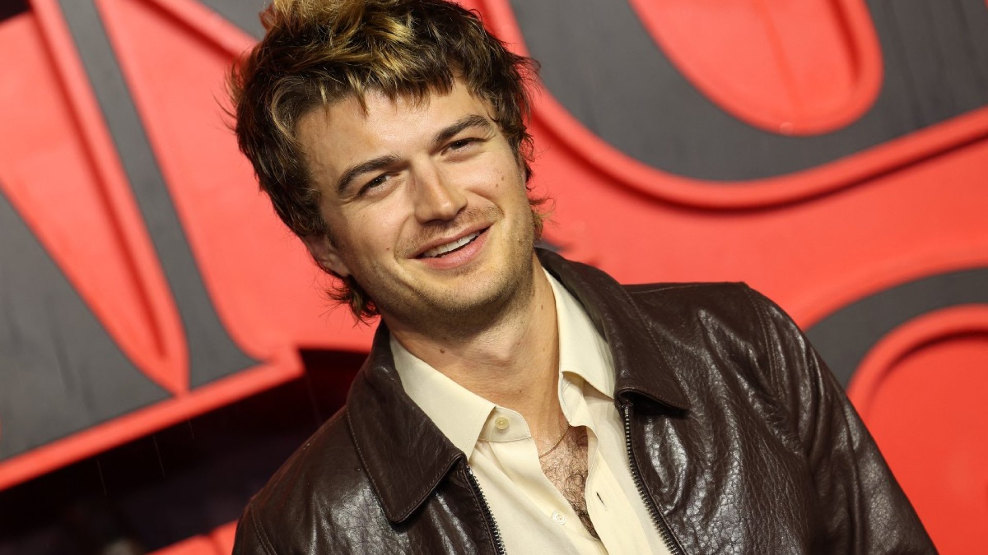 Joe Keery, de ‘Stranger Things’, se torna o artista mais escutado do Spotify