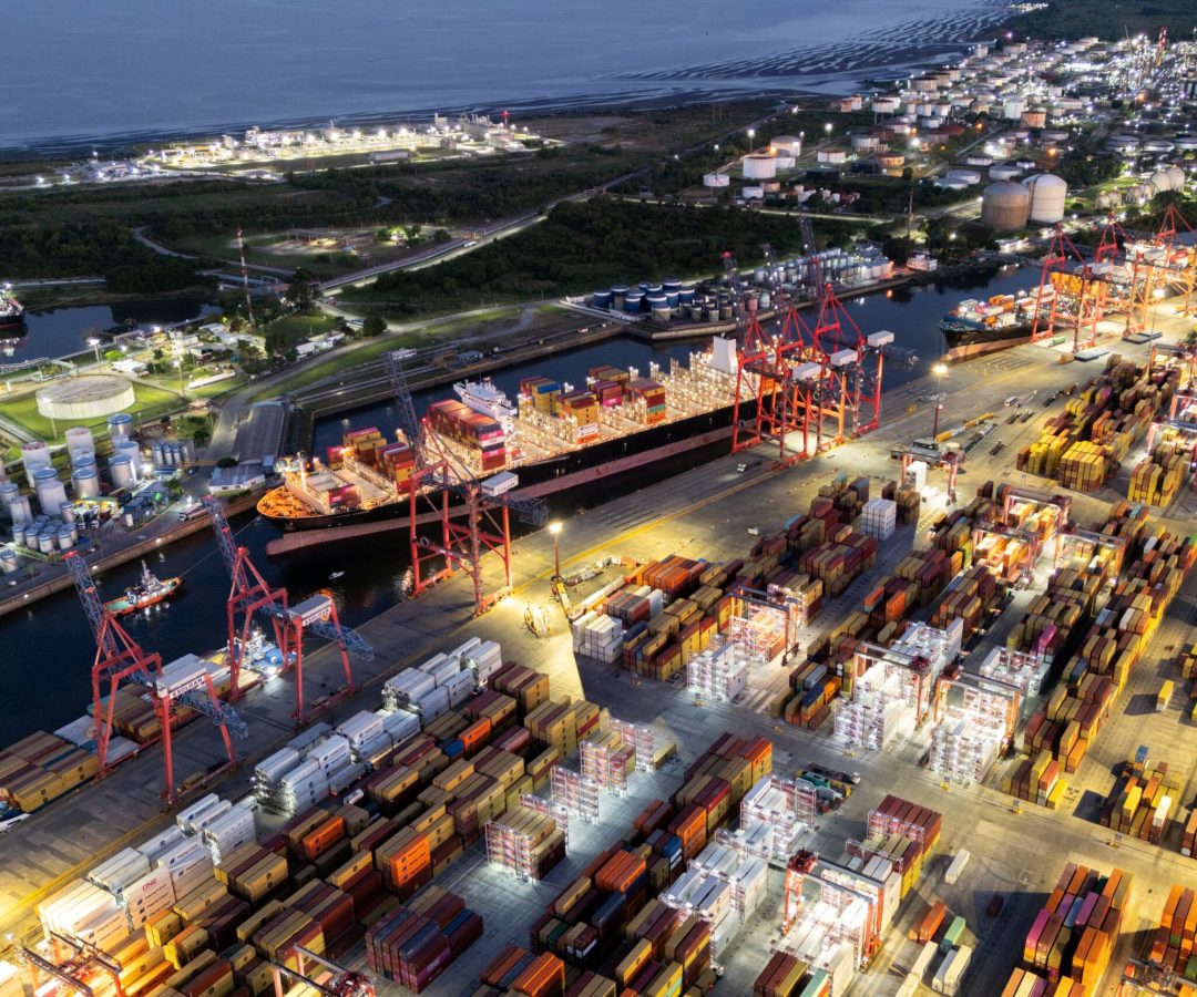 AFP__20251114__83YX8ZQ__v1__HighRes__ArgentinaEconomyTradePort-scaled.jpg