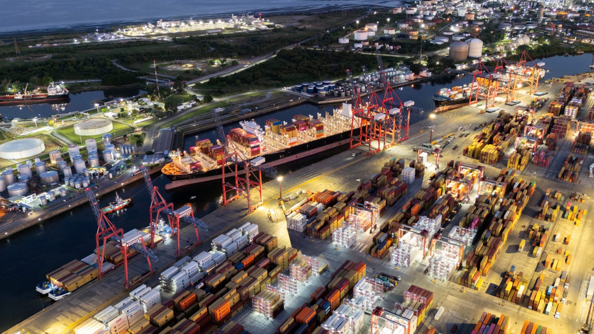 AFP__20251114__83YX8ZQ__v1__HighRes__ArgentinaEconomyTradePort-scaled.jpg