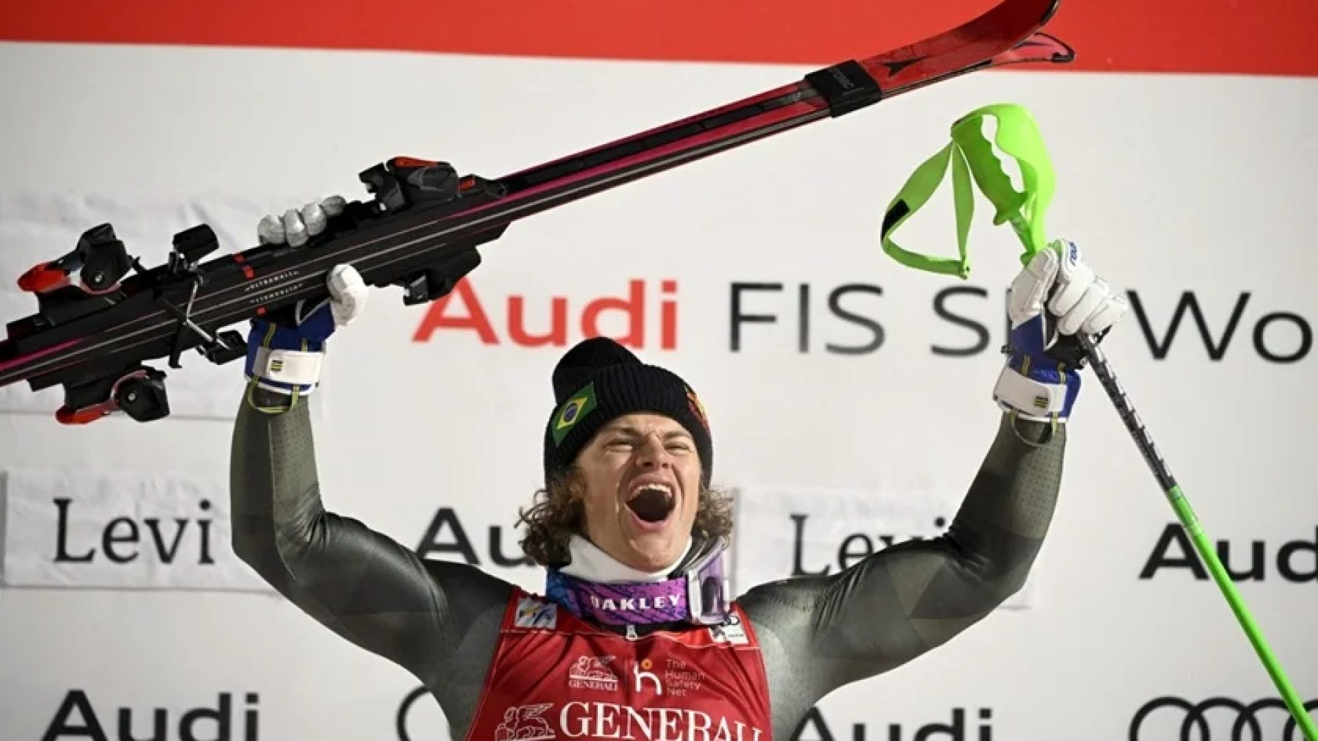 Lucas Pinheiro vence slalom e dá ao Brasil 1ª vitória na Copa do Mundo de esqui