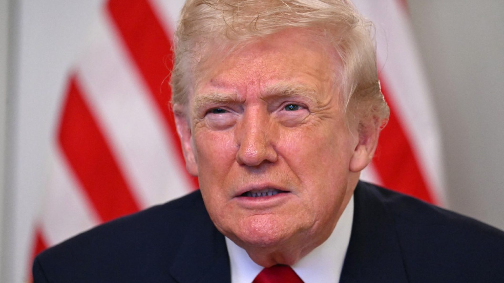AFP__20251128__86EZ9HK__v2__MidRes__DonaldTrumpParticipatesInACallWithServiceMembers.jpg