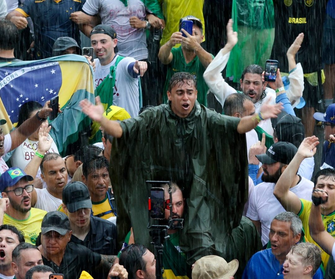 Raio cai em ato liderado por Nikolas Ferreira e fere 13 pessoas