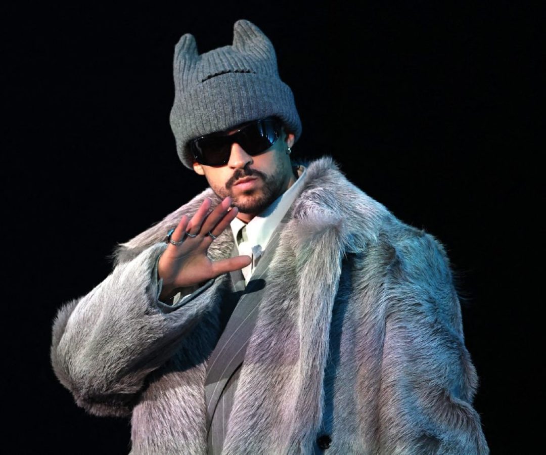 Bad Bunny se apresenta no intervalo do Super Bowl após críticas ao ICE