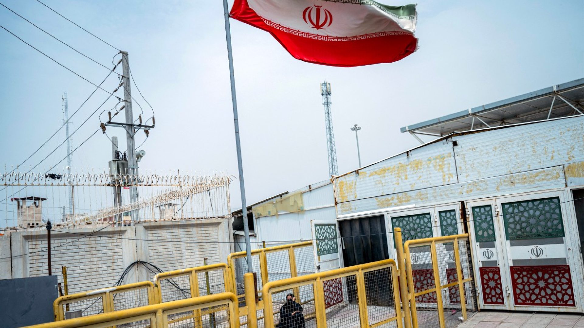 AFP__20260404__A6QV7AY__v1__MidRes__IraqIranUsIsraelWarBorder.jpg