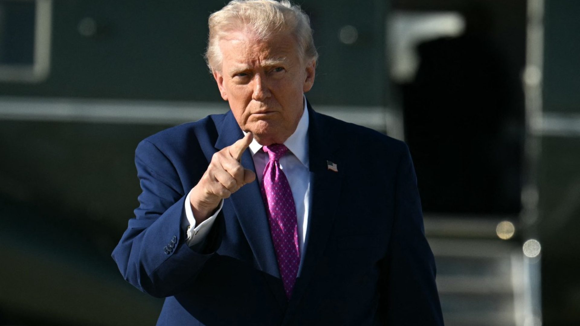 AFP__20260410__A7FD4NP__v1__MidRes__UsPresidentDonaldTrumpDepartsWashingtonForCharlo.jpg