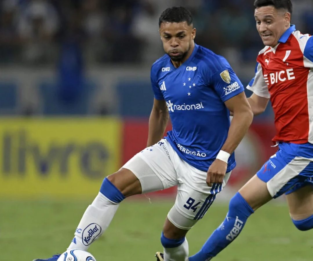 Cruzeiro vacila no fim, perde em casa para a Católica e se complica na Libertadores