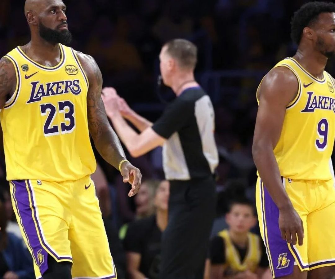 LeBron James é 1º pai a jogar com filho em playoffs da NBA e lidera vitória do Lakers