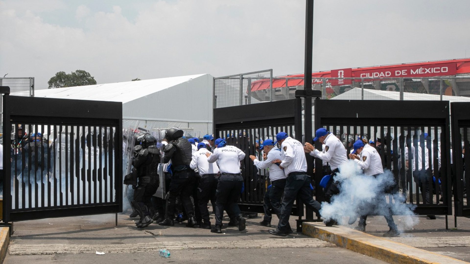 AFP__20260611__B6TV8VV__v1__MidRes__MexicoFblWc2026Protest.jpg