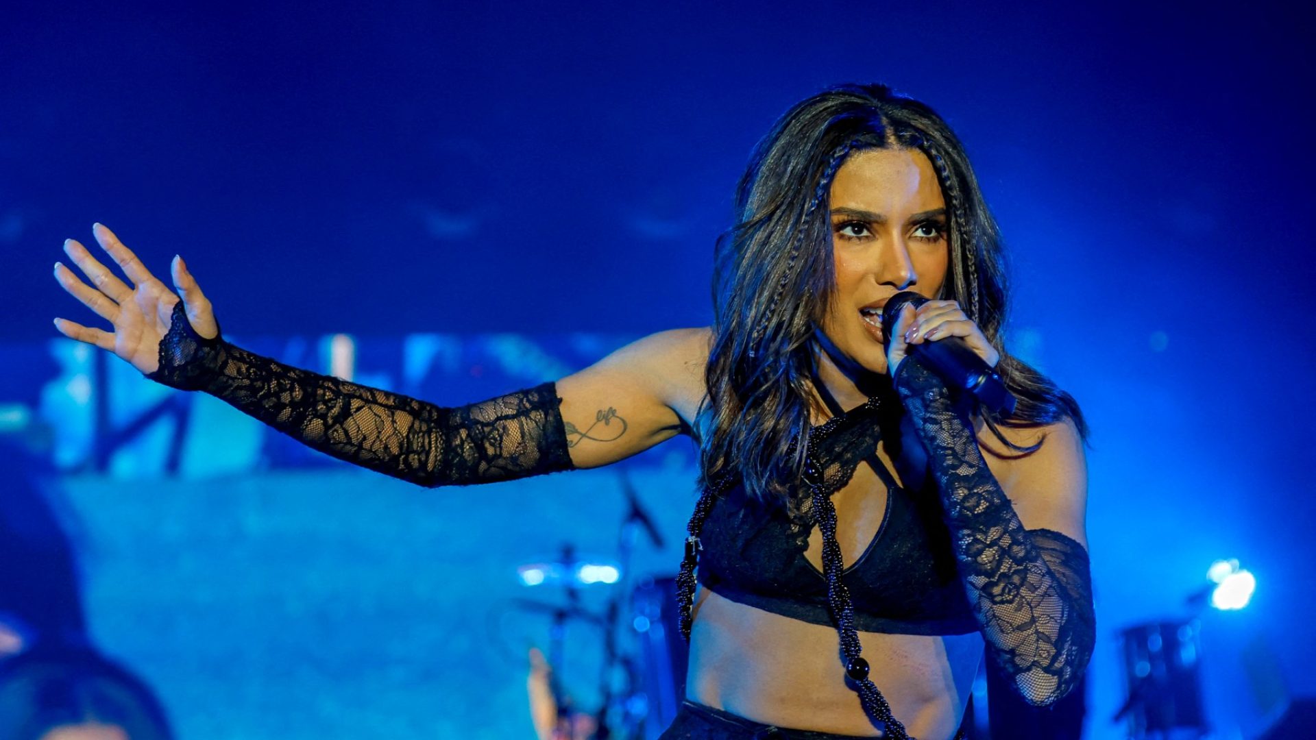 Anitta mistura seu pop a referências religiosas em show de ‘Equilibrium’