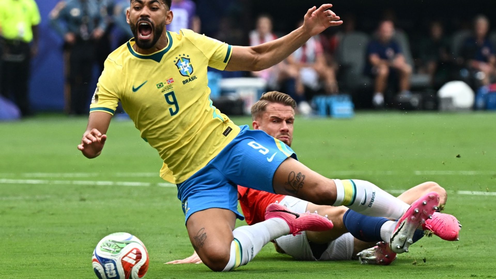 Brasil desperdiça chances, perde para a Noruega e dá adeus à Copa do Mundo