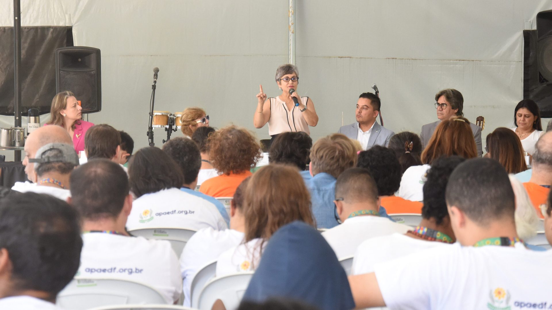 Secretária de Educação do DF apoia lançamento de projeto de inclusão da Apae