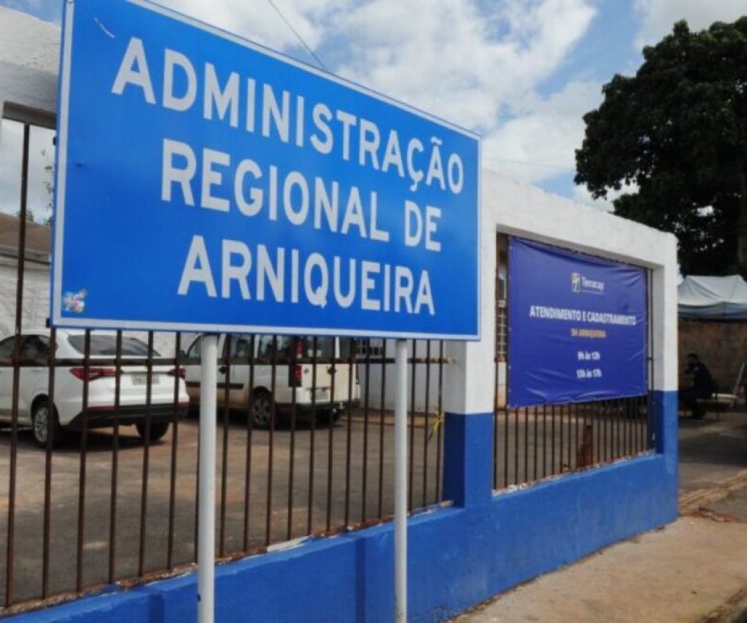 Casas são interditadas após deslizamento de terra em Arniqueira