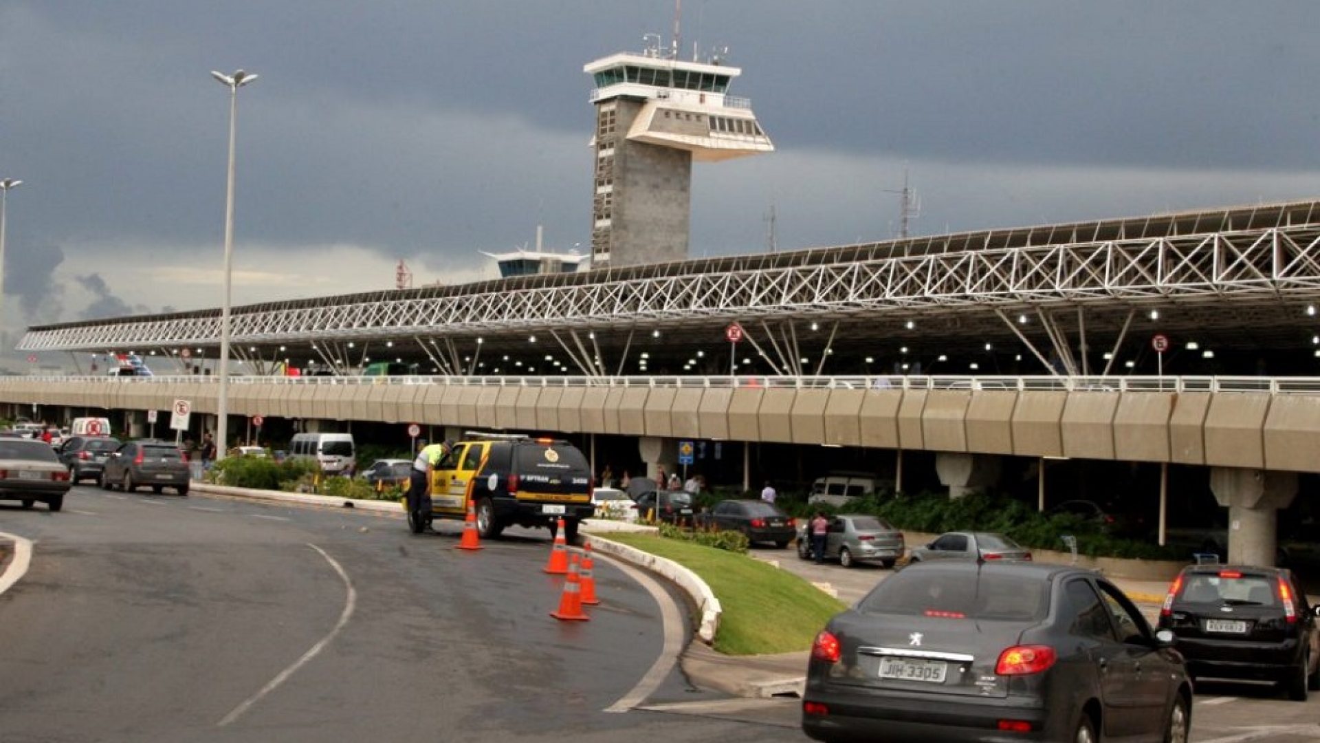 Furtos no estacionamento do Aeroporto de Brasília alertam para segurança no local 