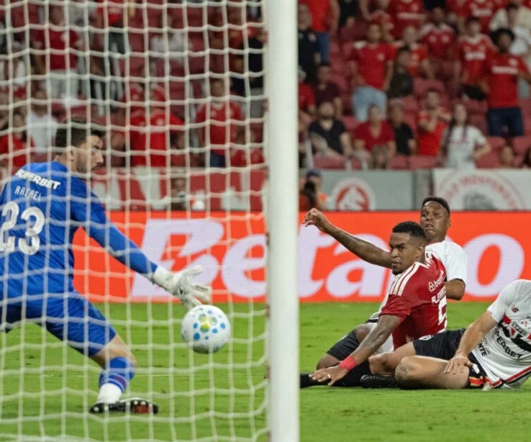São Paulo empata com Internacional e amplia sequência sem vitórias