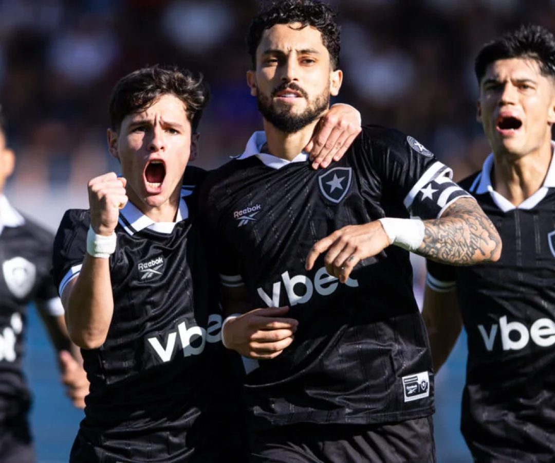 Botafogo usa bem a bola parada, vence o Red Bull Bragantino e respira no Brasileirão