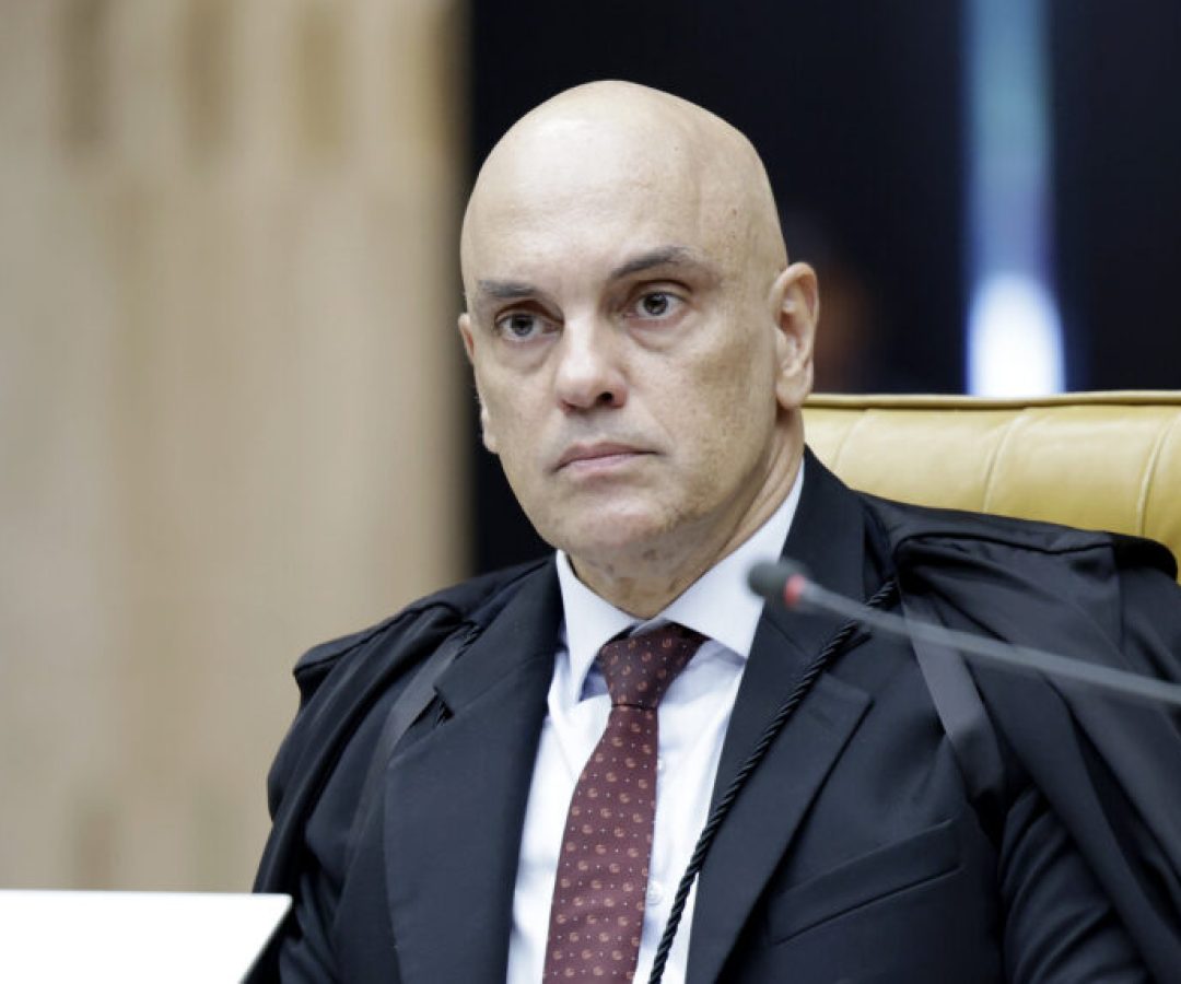Moraes suspende decisão que destituiu defesa de ex-assessores de Jair Bolsonaro
