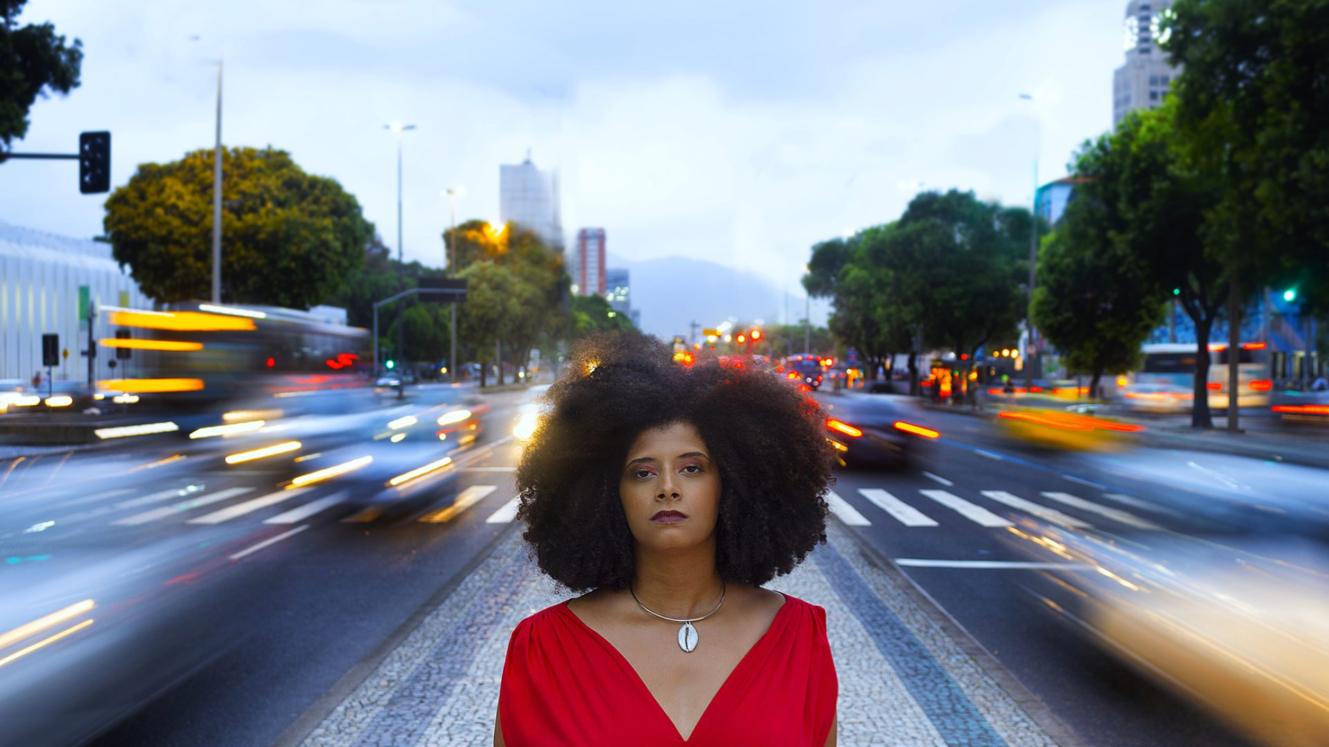 Ana Carinhanha lança “Oriki” em um mergulho sonoro por raízes e territórios