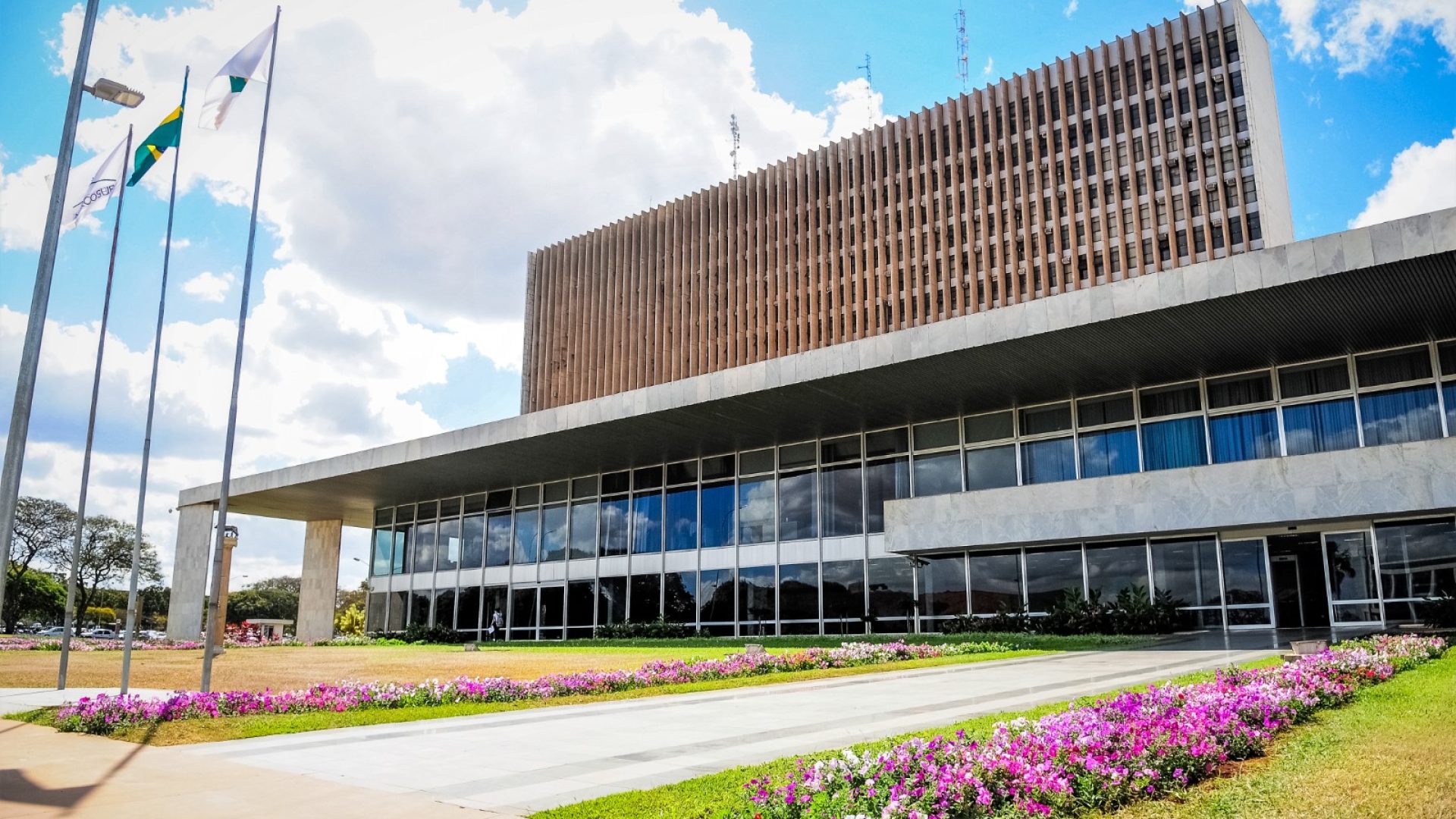 GDF antecipa Dia do Servidor e emenda ponto facultativo com fim de semana