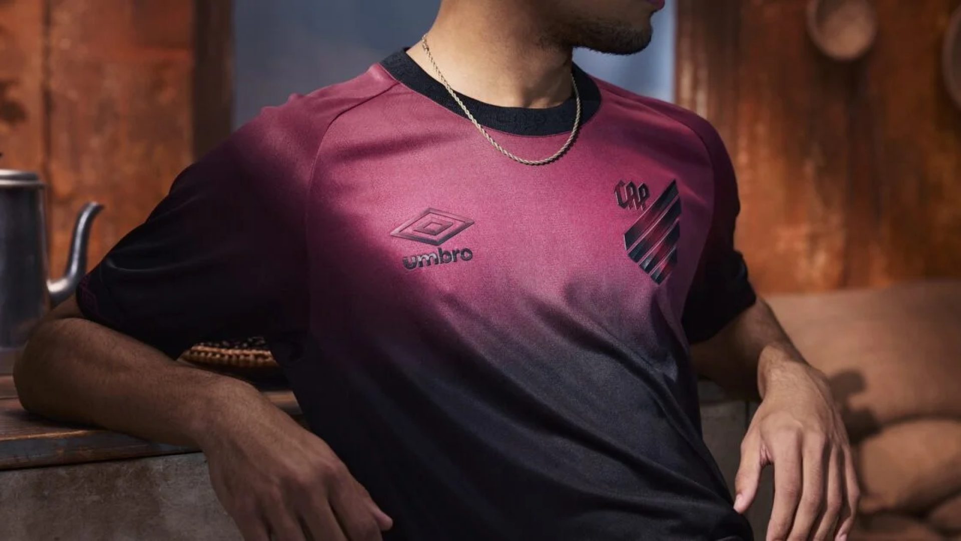 Umbro anuncia renovação com o Athletico Paranaense e celebra parceria de 28 anos