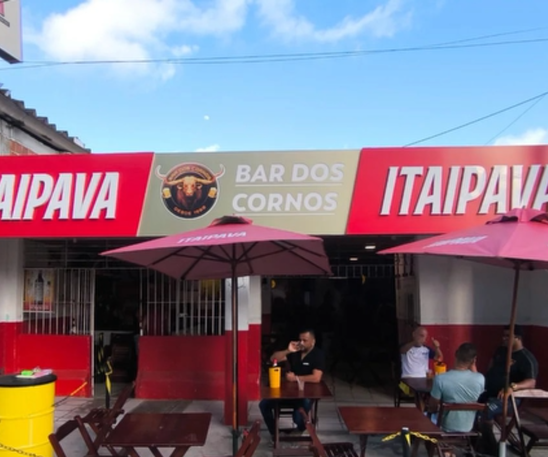 Onde o chifre vira resenha: Bar dos Cornos no Gama se torna refúgio dos traídos 
