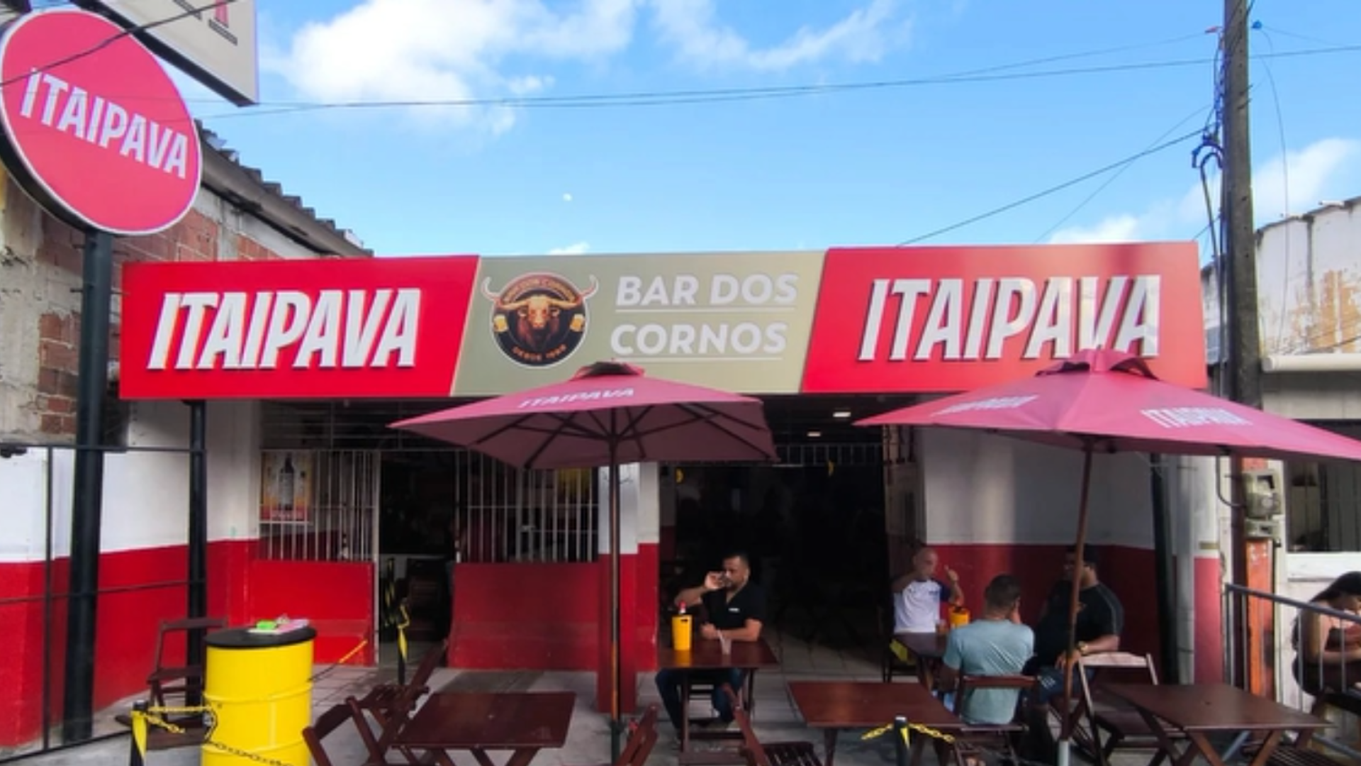 Onde o chifre vira resenha: Bar dos Cornos no Gama se torna refúgio dos traídos 