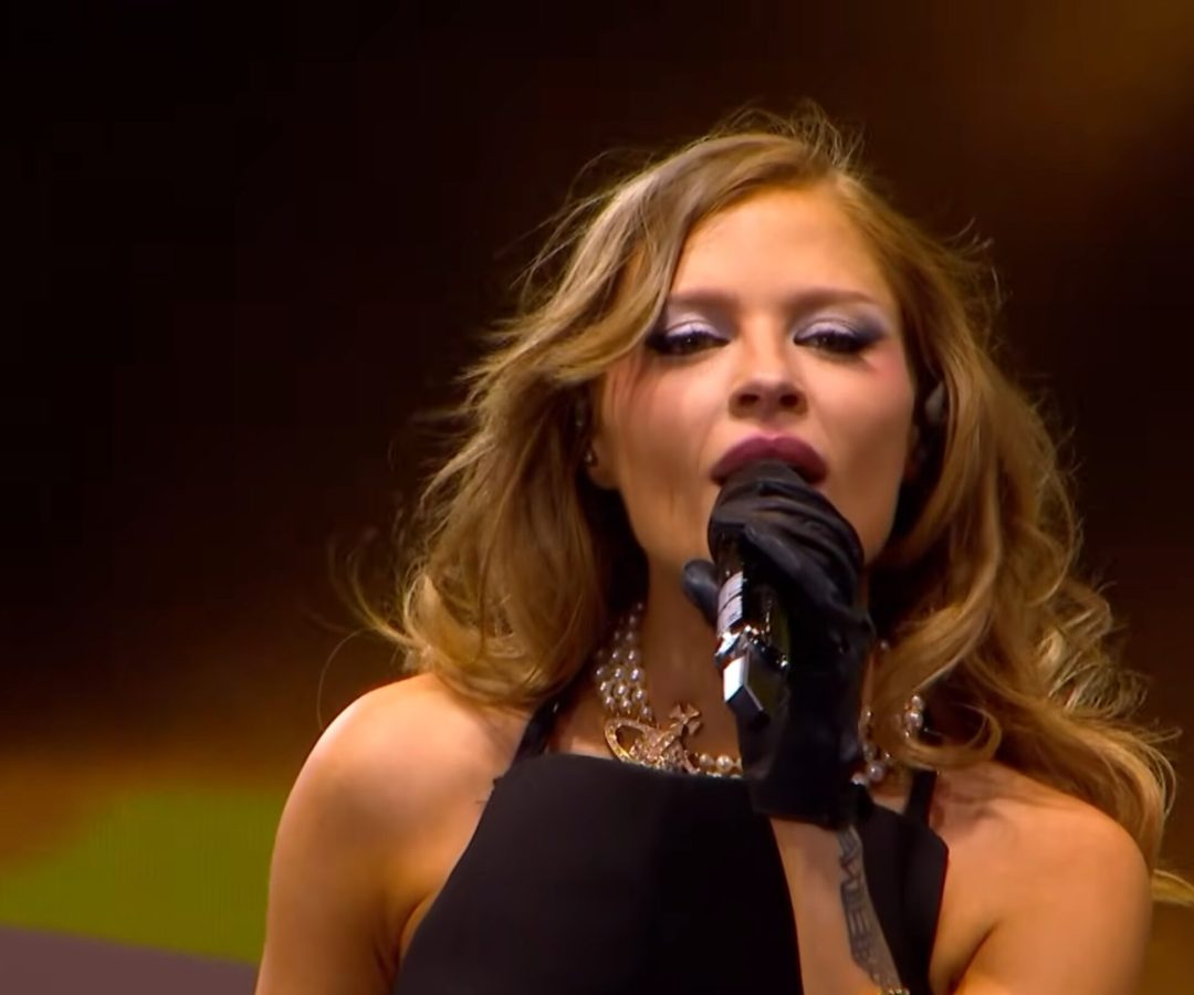 Luísa Sonza canta bossa nova no Rock in Rio para uma plateia esvaziada