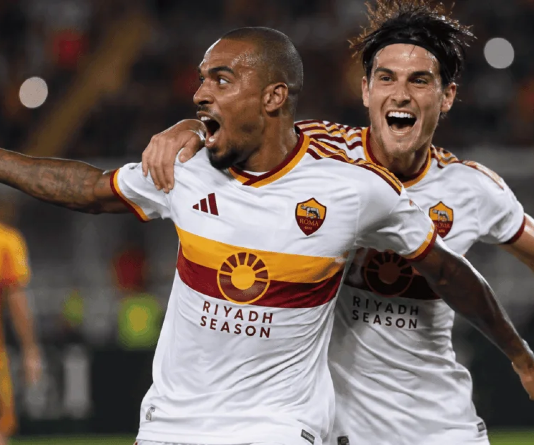 Roma goleia Lecce por 4 a 0 e lidera Série A