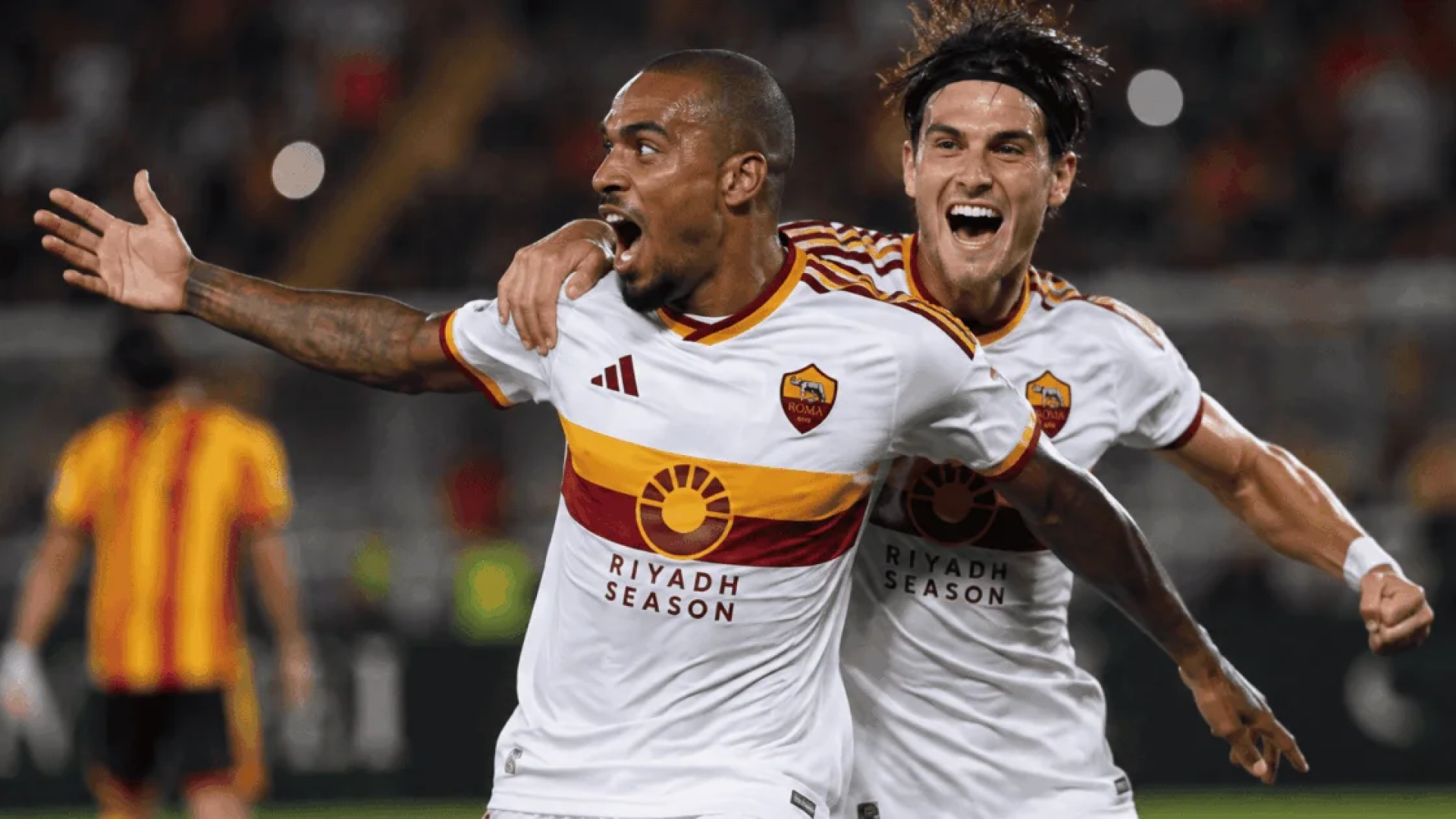 Roma goleia Lecce por 4 a 0 e lidera Série A