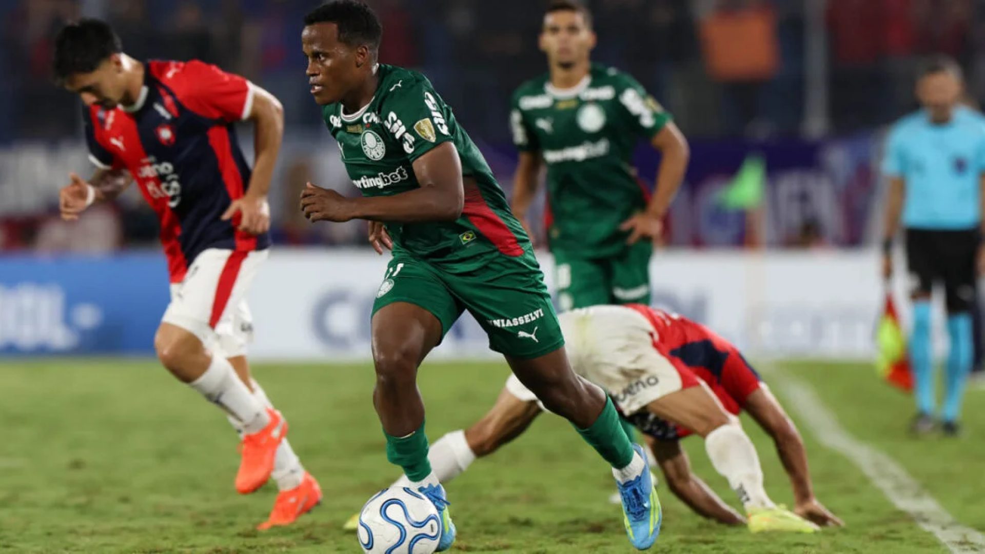 Palmeiras faz péssimo 2º tempo, empata no Paraguai e perde liderança na Libertadores