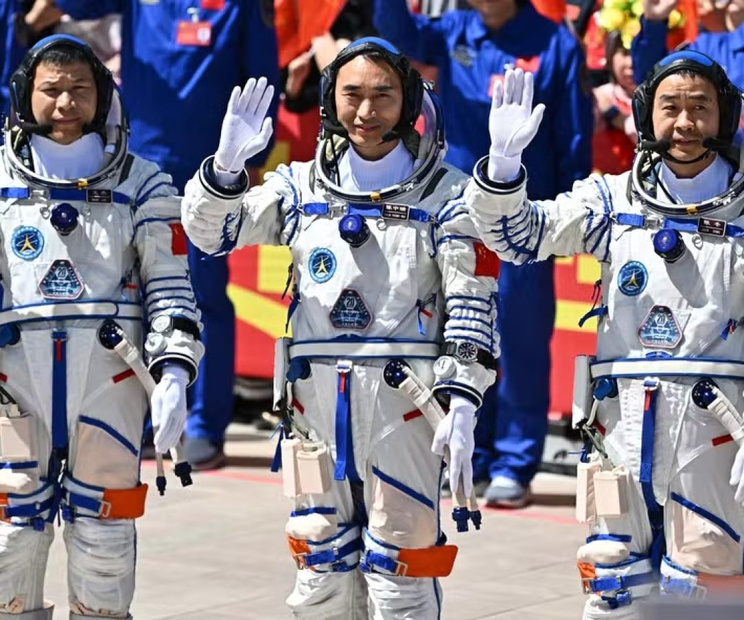 China-envia-tres-astronautas-em-missao-de-um-ano-a-Tiangong.jpg