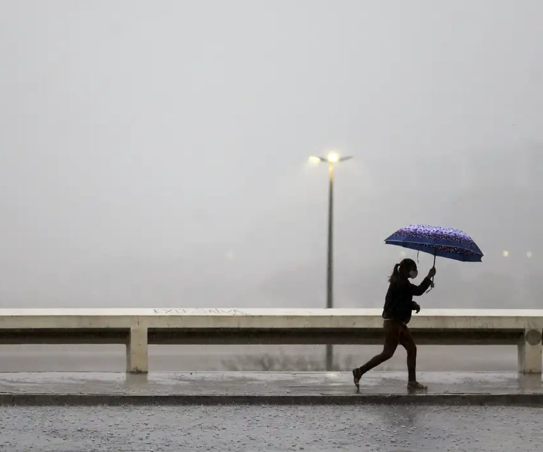 Chuva marca o amanhecer no DF e previsão indica dia instável nesta quarta (25)