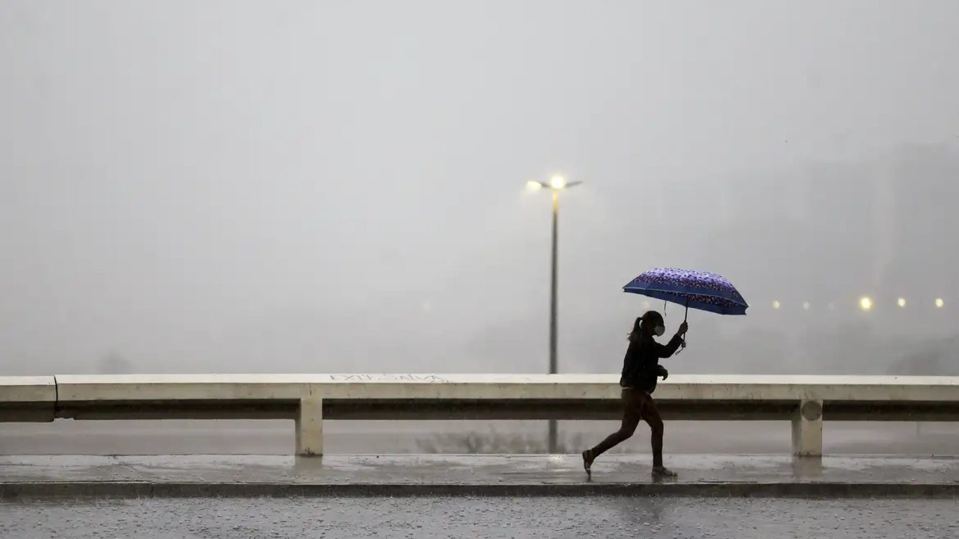 Chuva marca o amanhecer no DF e previsão indica dia instável nesta quarta (25)