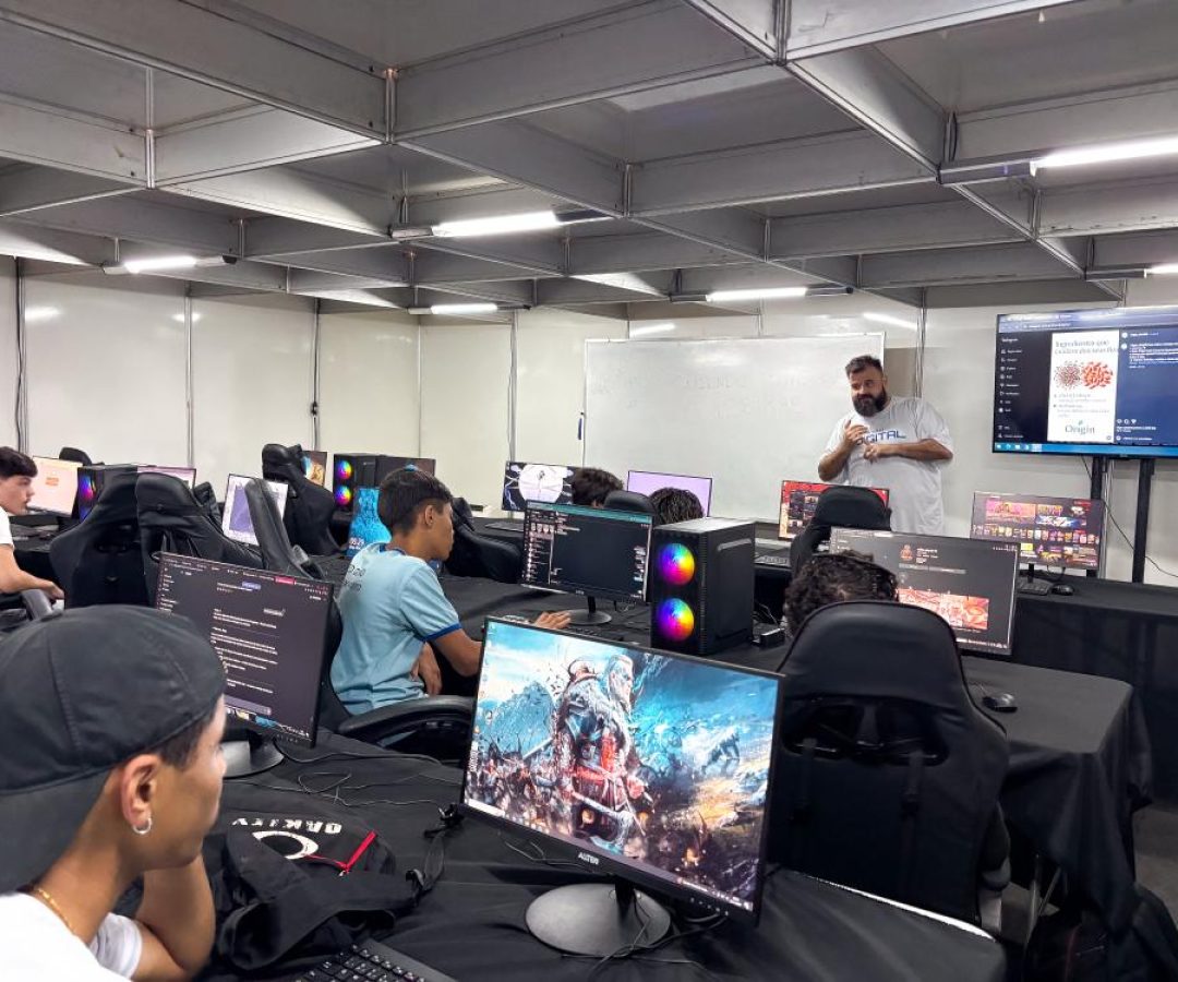 Pró-Jovem Digital forma 240 jovens e leva capacitação em tecnologia ao Gama e Sol Nascente