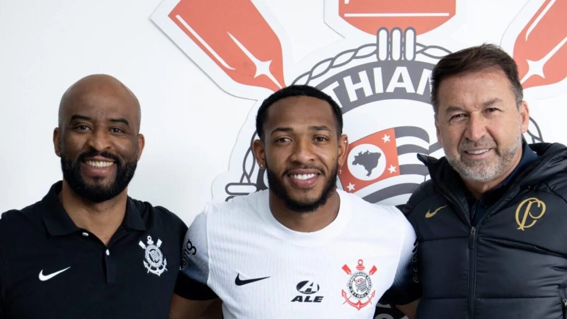 Corinthians confirma saída de José Martínez após atos de indisciplina