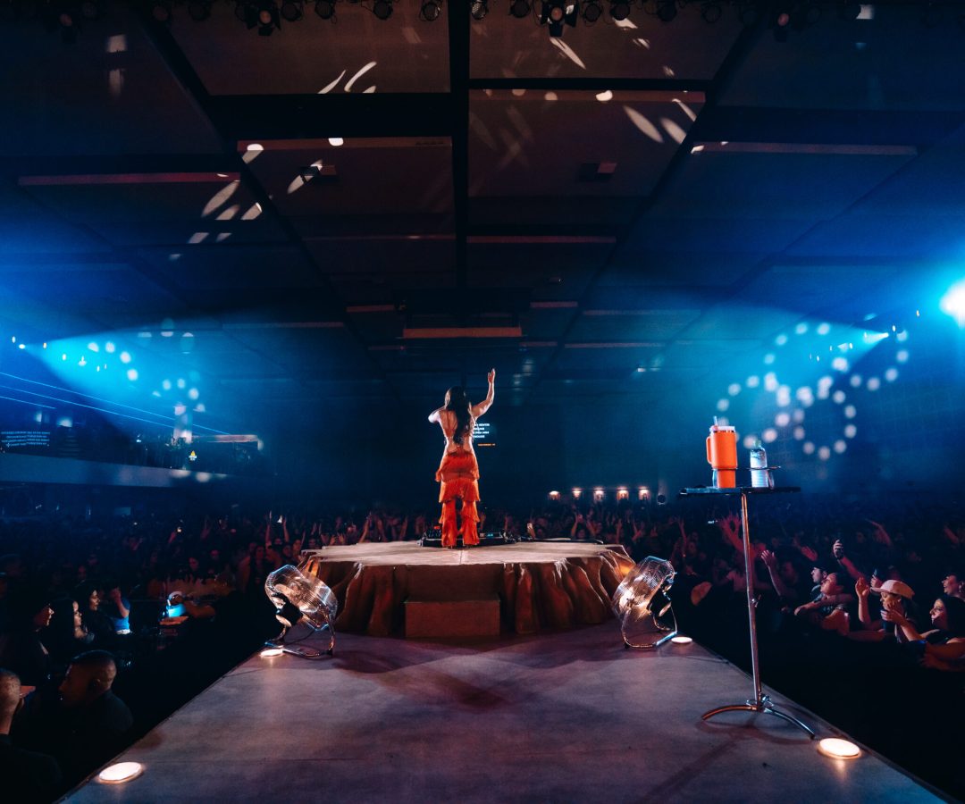 Lauana Prado apresenta a festa RAIZ pela primeira vez no Quadradinho
