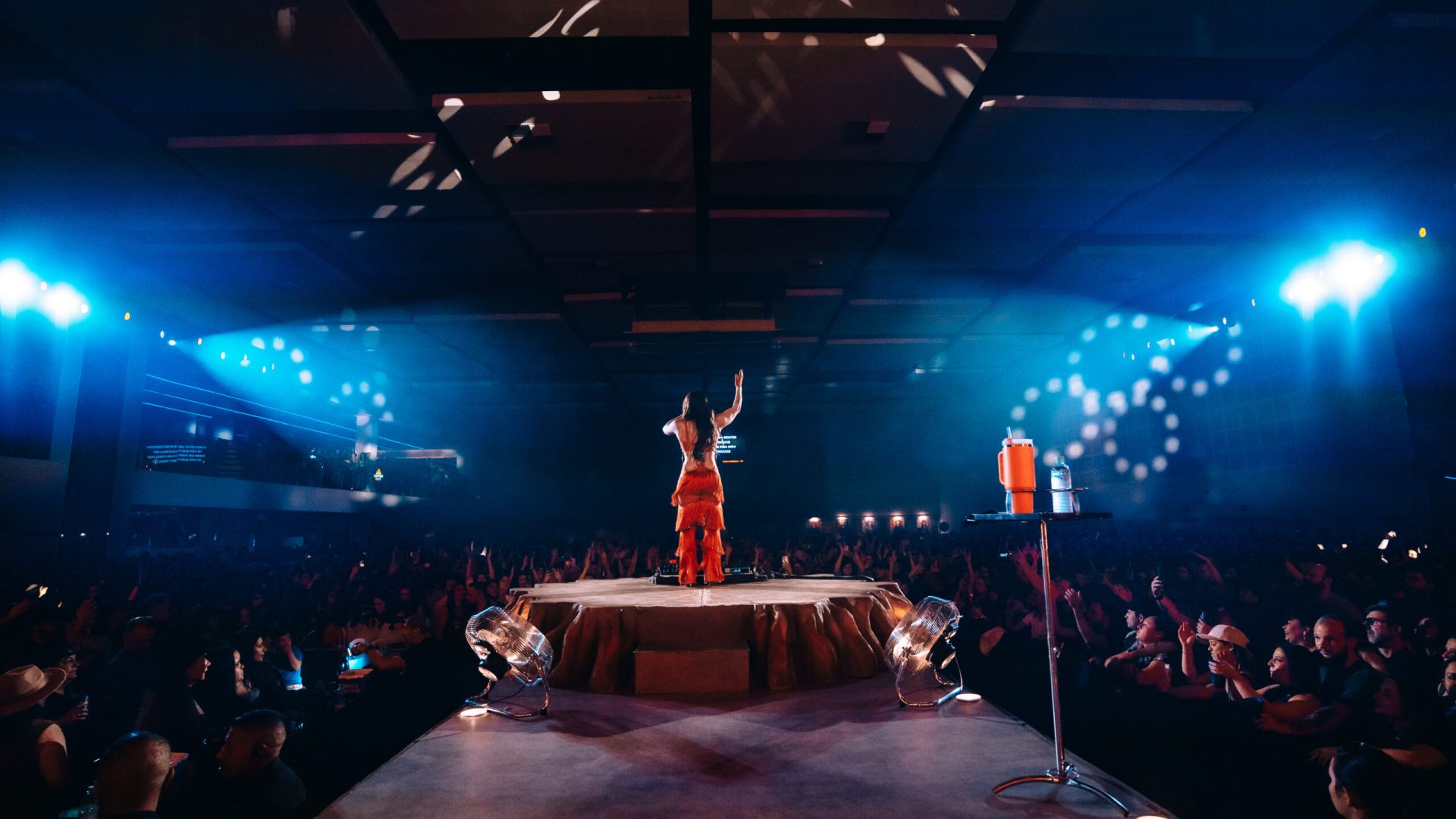 Lauana Prado apresenta a festa RAIZ pela primeira vez no Quadradinho