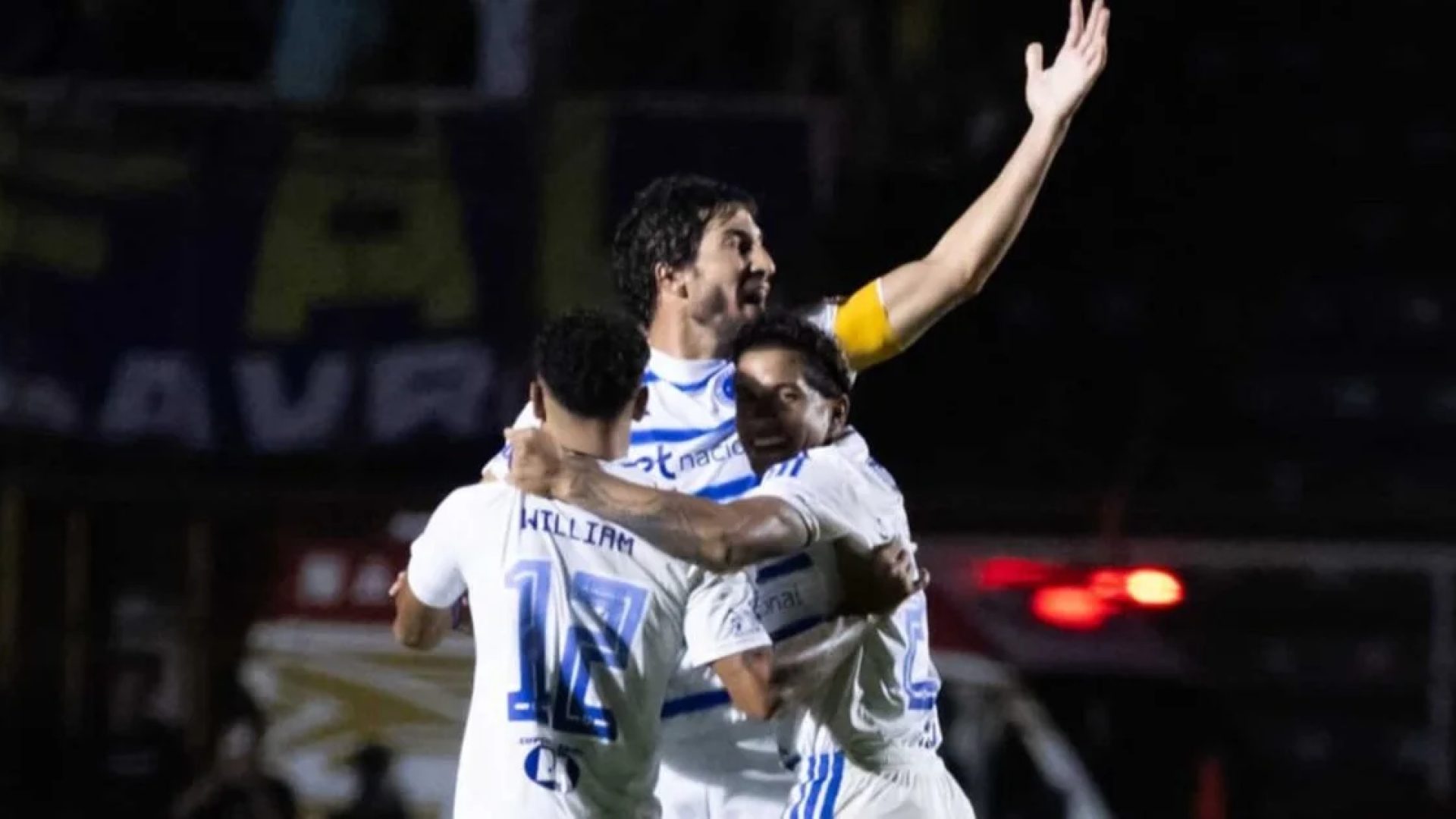 Cruzeiro vence Pouso Alegre por 2 a 1 e larga na frente nas semifinais do Mineiro