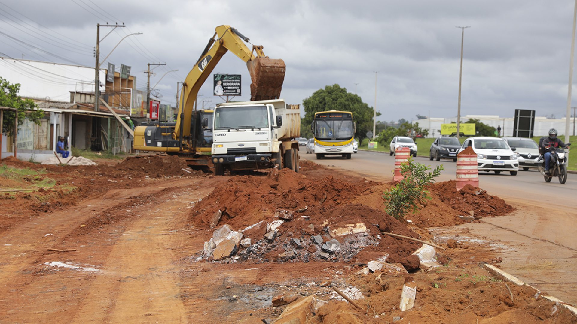 GDF inicia obras de drenagem e recapeamento na DF-290 em Santa Maria
