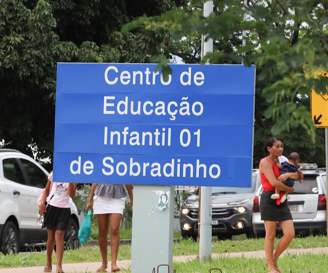 GDF investe R$ 70 milhões em placas de sinalização para todo o Distrito Federal