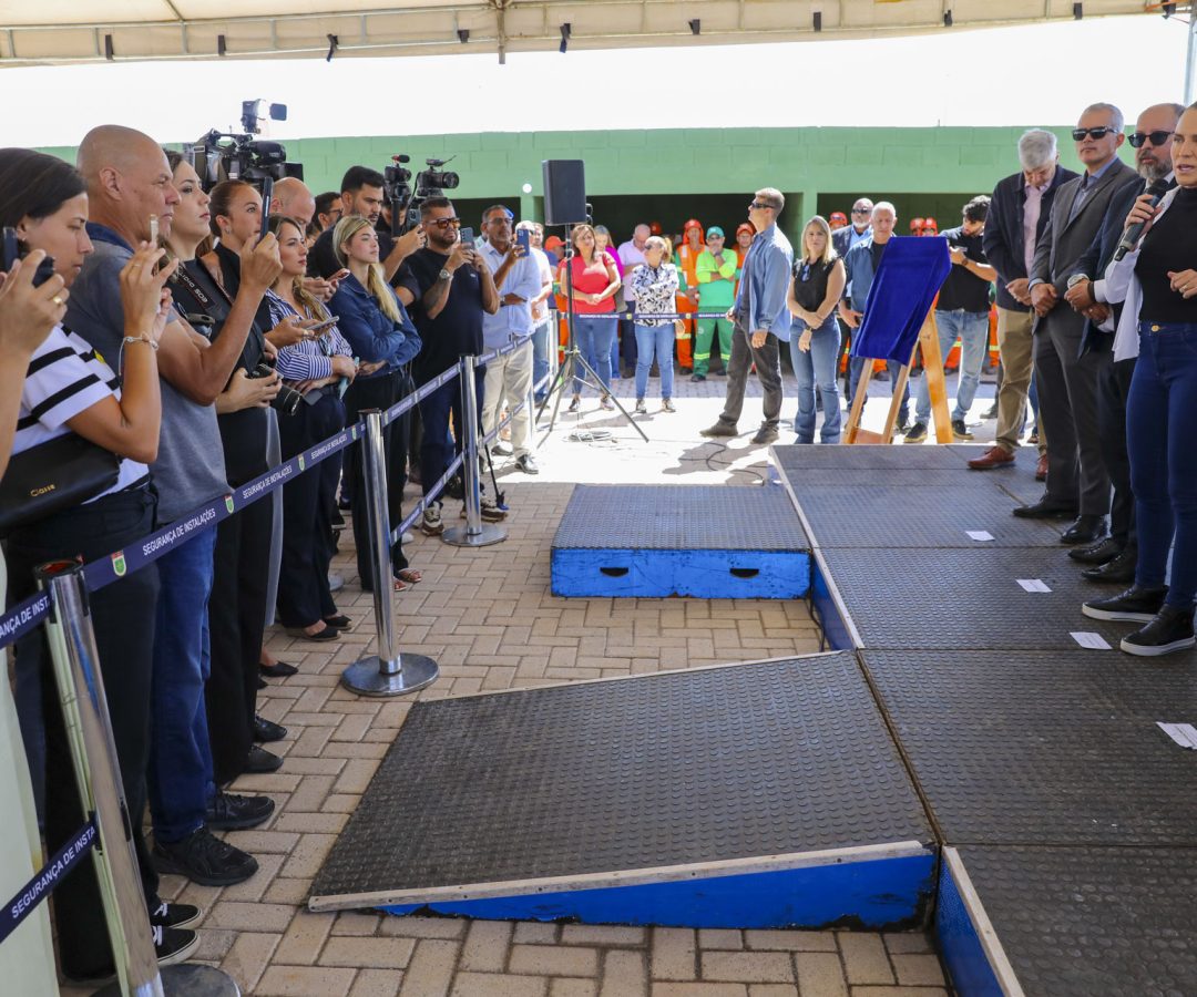 DF inaugura primeiro papa-entulho em Riacho Fundo II