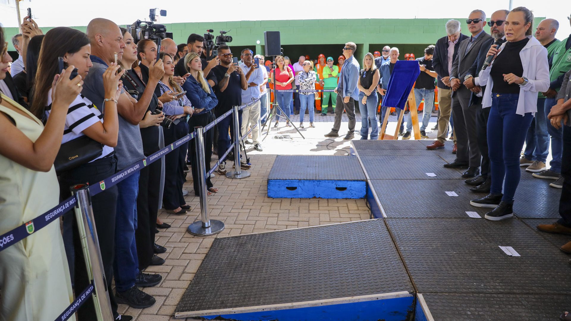 DF inaugura primeiro papa-entulho em Riacho Fundo II