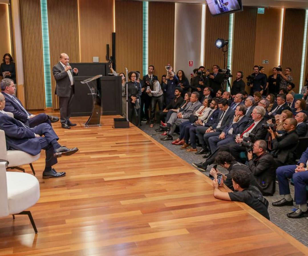 Ibaneis Rocha destaca setor terciário como essencial para empregos no DF