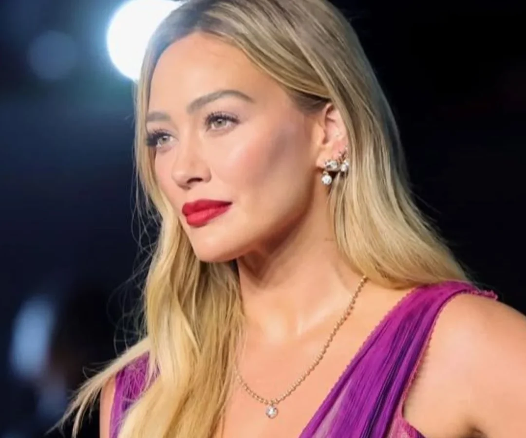 Hilary Duff prepara retorno aos palcos internacionais após duas décadas