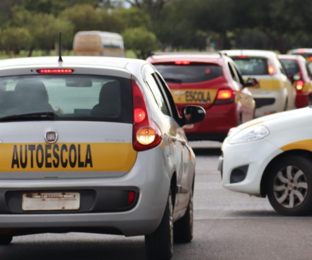 Detran-DF regulamenta credenciamento de autoescolas para CNH