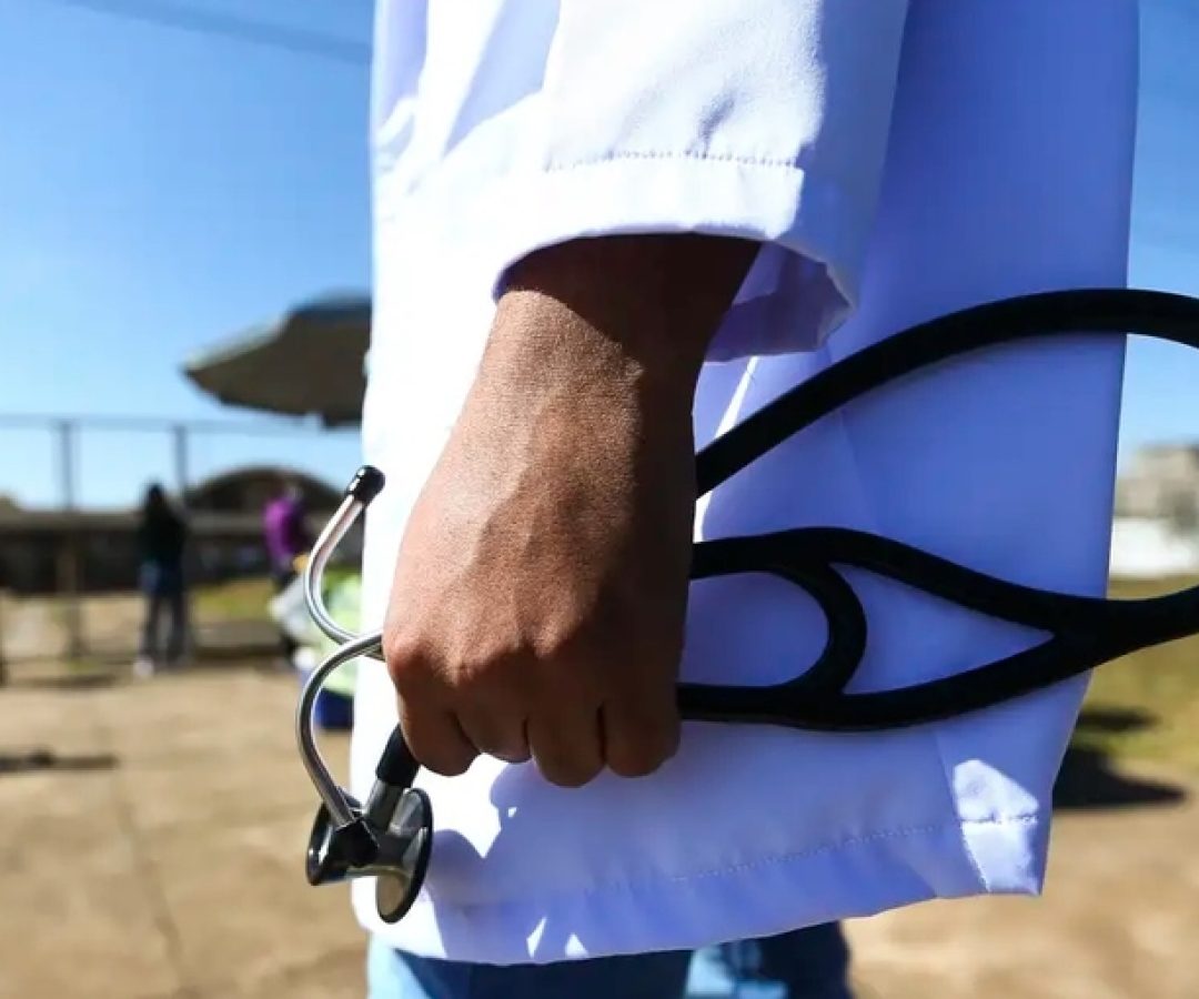 MEC pune mais de 50 cursos de medicina por mau desempenho no Enamed