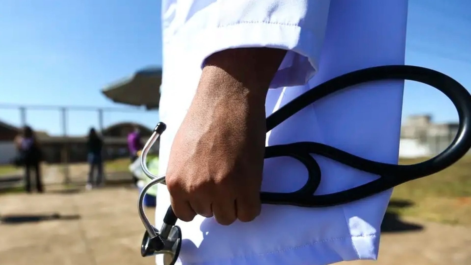 MEC pune mais de 50 cursos de medicina por mau desempenho no Enamed